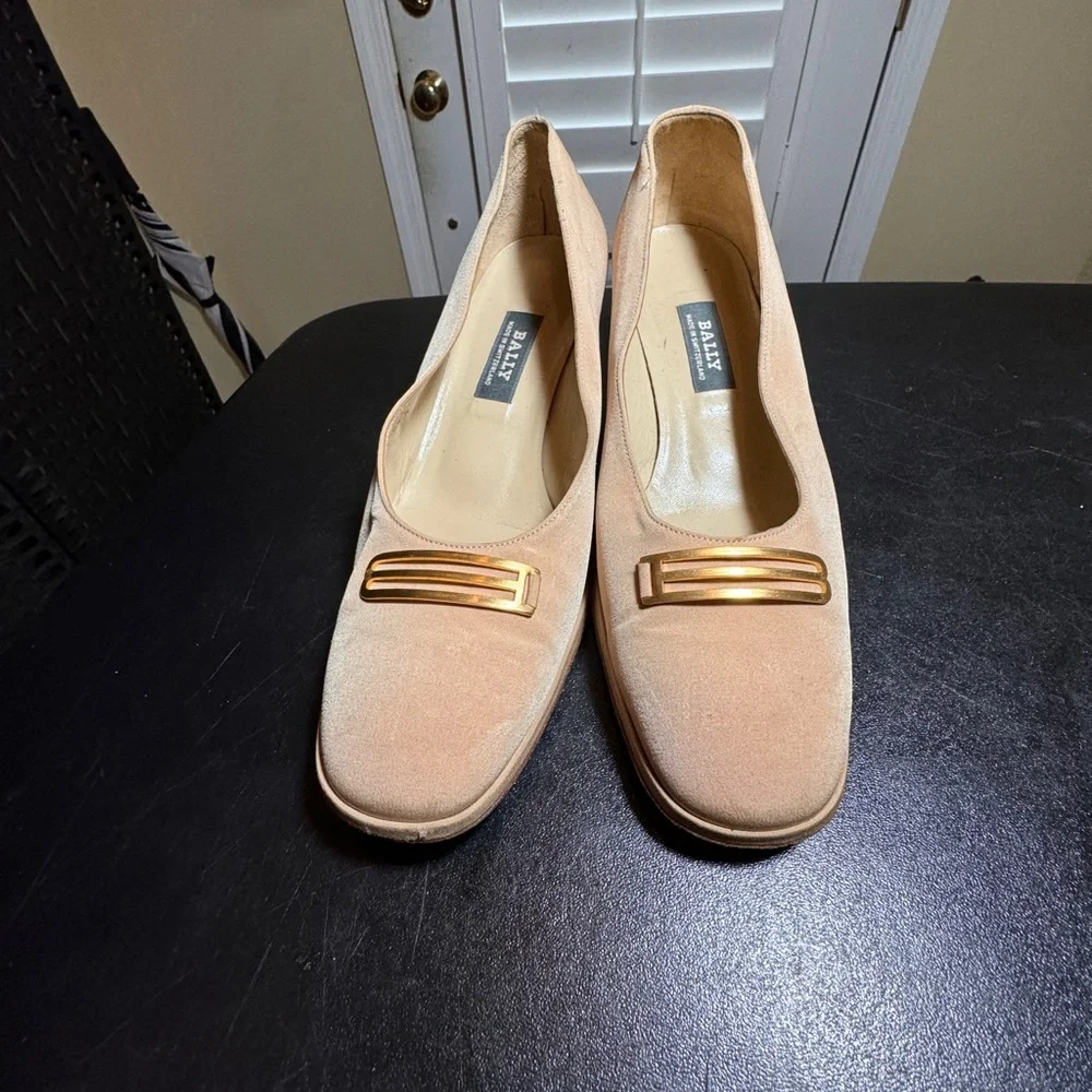 Bally Switzerland Pandar block heel pump round toe gold accent size 9